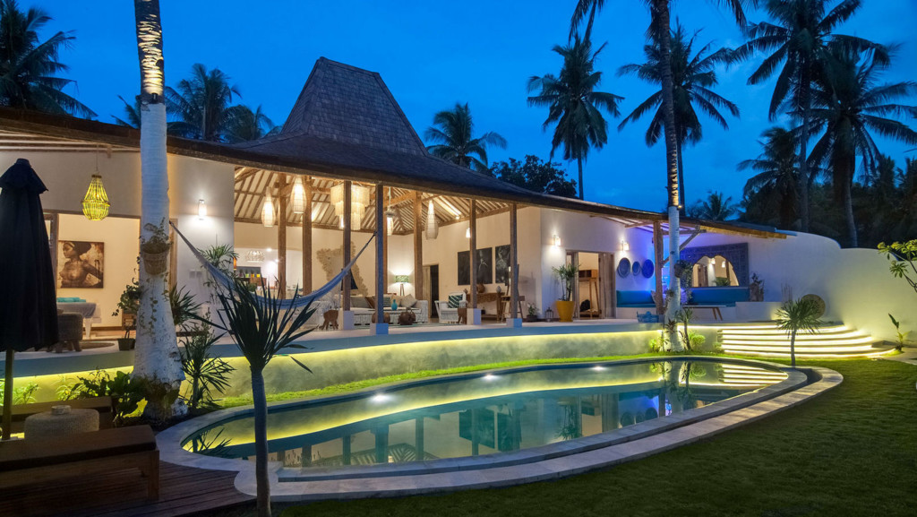 Villa De'Coco in Gili islands, Bali 4 bedrooms Best Price Guarantee