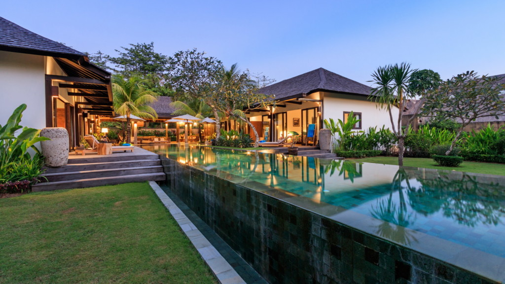 Villa Emile in Uluwatu, Bali - 5 bedrooms - Best Price Guarantee