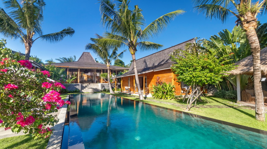 Villa Mannao in Kerobokan, Bali (8 bedrooms) - Best Price & Reviews!