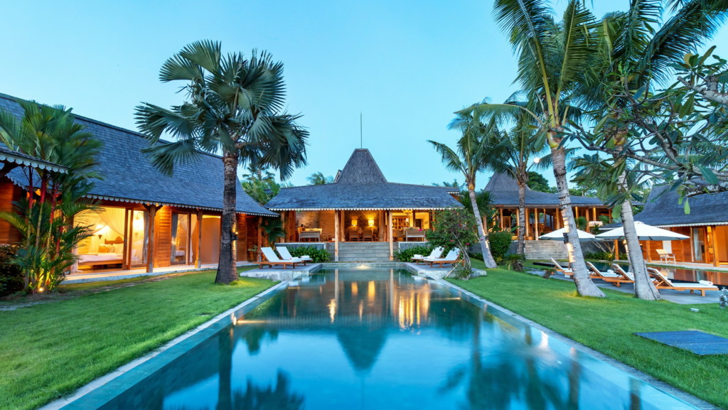 Villa Mannao in Kerobokan, Bali (8 bedrooms) - Best Price & Reviews!