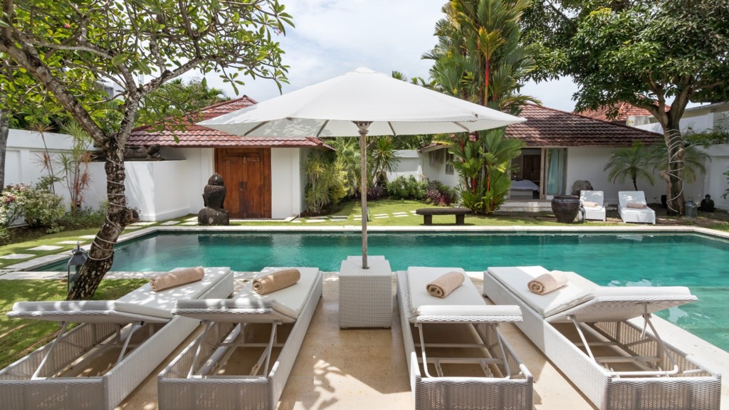 Villa Putih in Seminyak, Bali (4 bedrooms) - Best Price & Reviews!