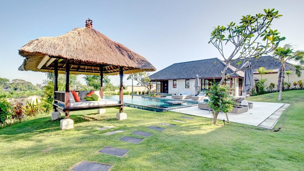 Villa Sawah Alroda di Canggu Bali  4 kamar tidur