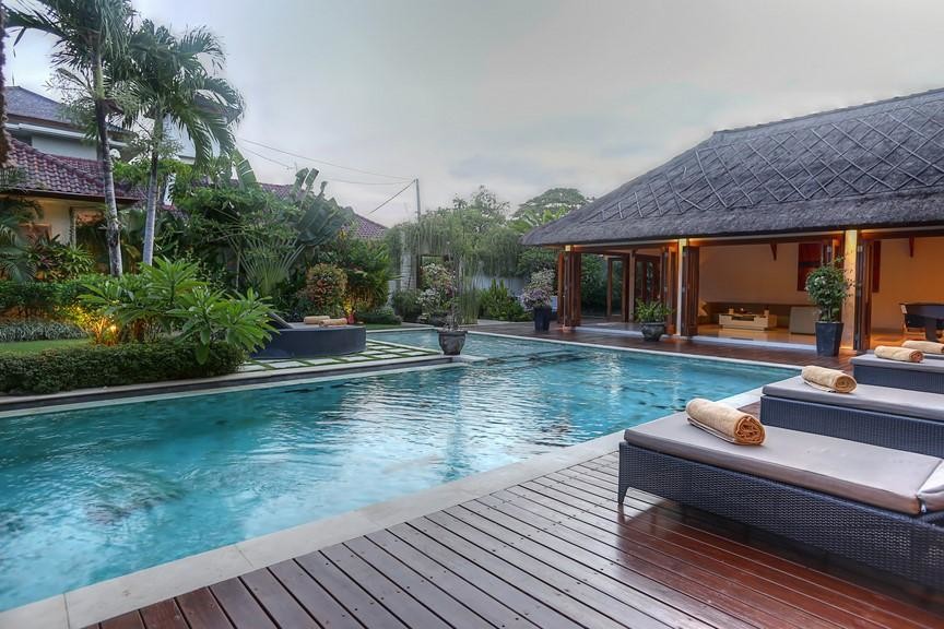 Villa Vie in Seminyak, Bali (5 bedrooms) - Best Price & Reviews!