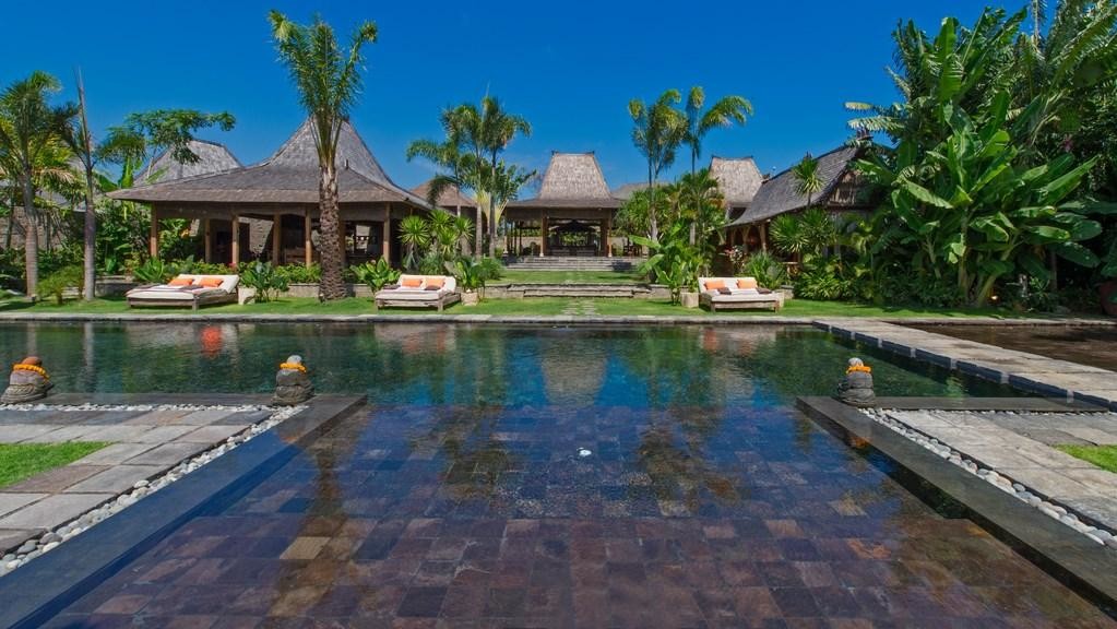 Villa Zelie In Canggu, Bali - 5 Bedrooms - Best Price Guarantee