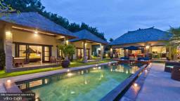 Villa Mahkota in Seminyak, Bali (4 bedrooms) - Best Price & Reviews!