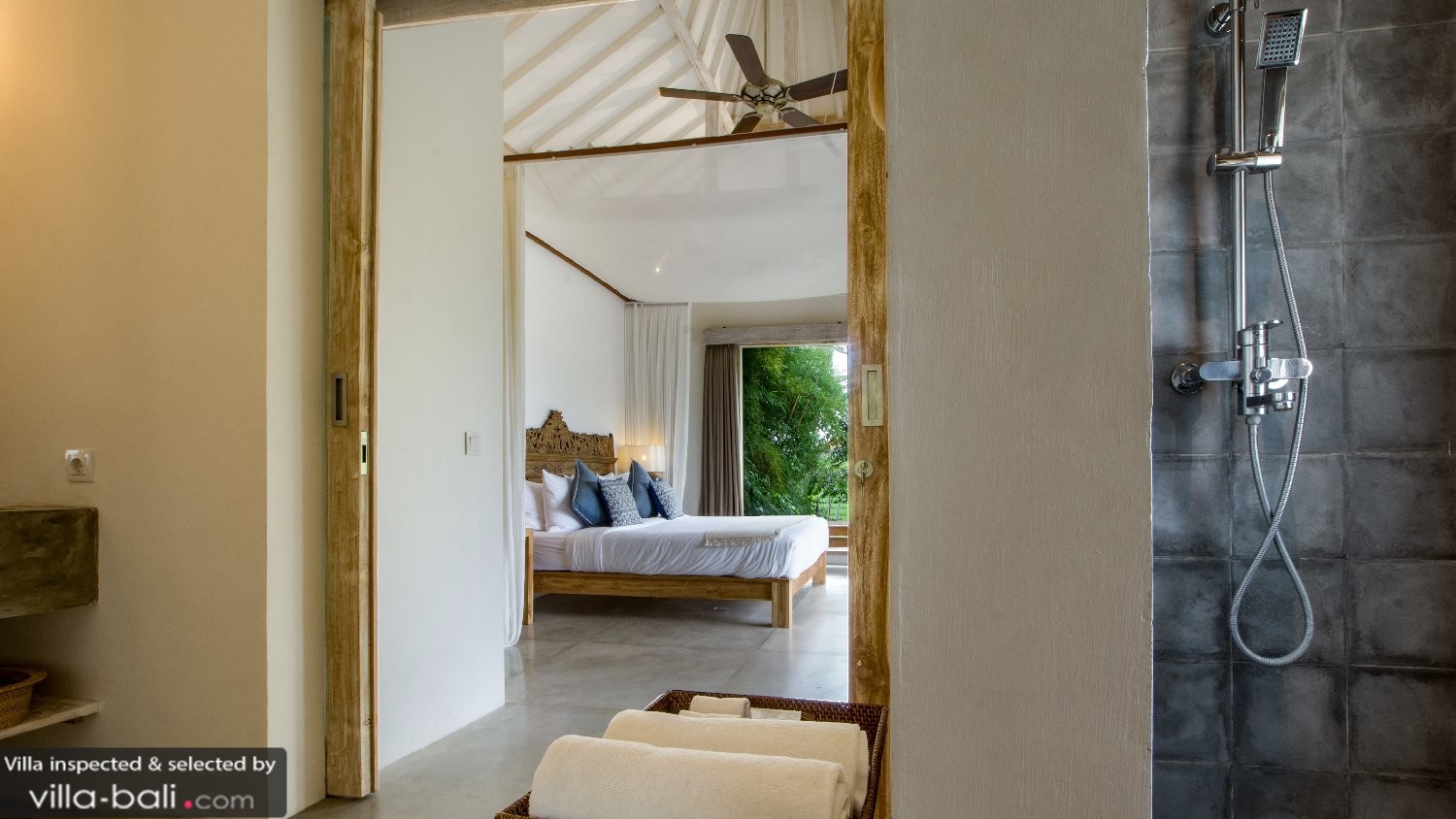 Villa alea in kerobokan, bali 5 slaapkamers Kleuren slaapkamer muur
