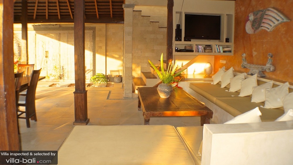 Villa Bunga Desa in Canggu Bali 7 bedrooms Best Price 