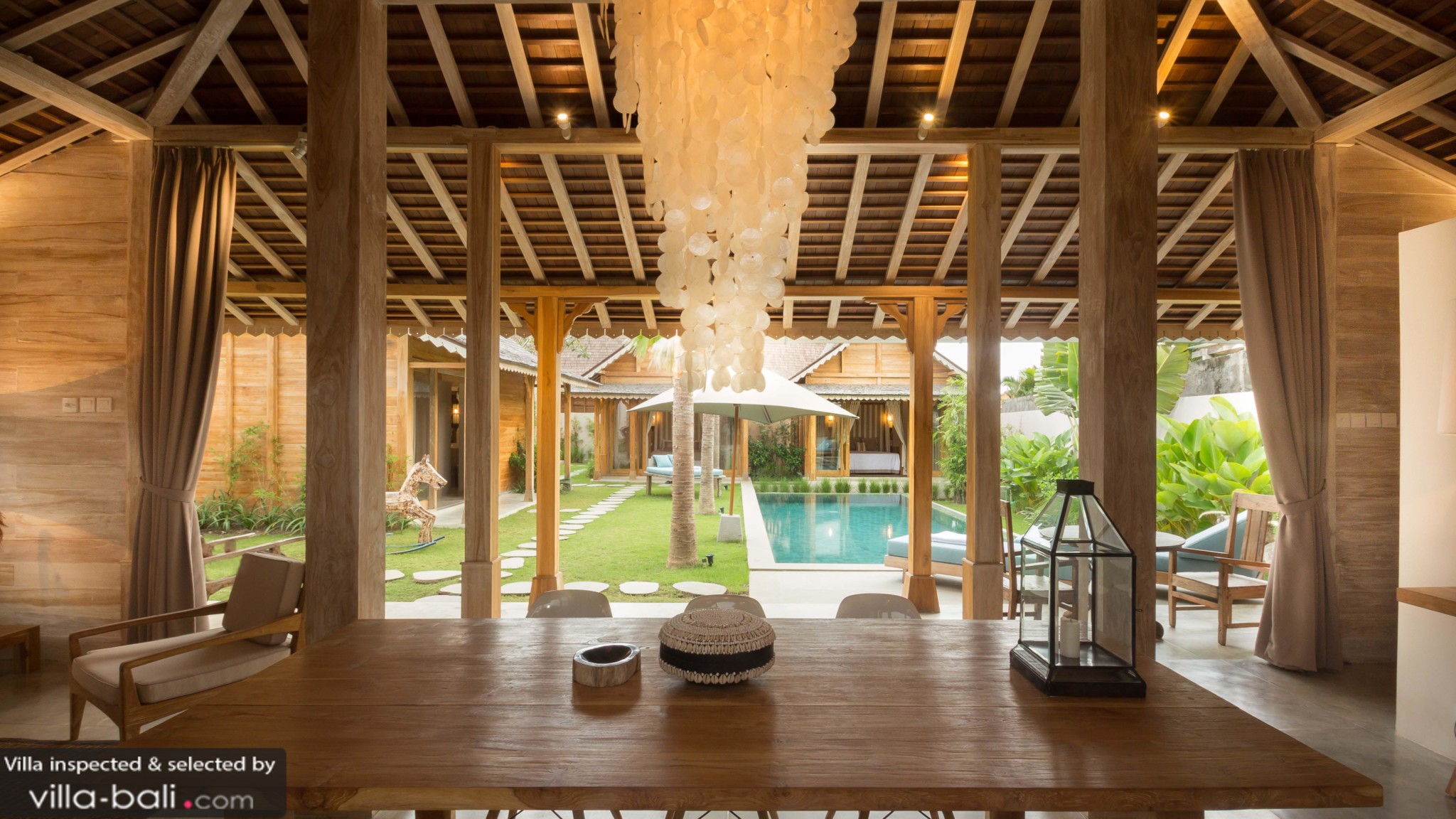 Villa du bah in kerobokan, bali 3 schlafzimmer Schwarze möbel design