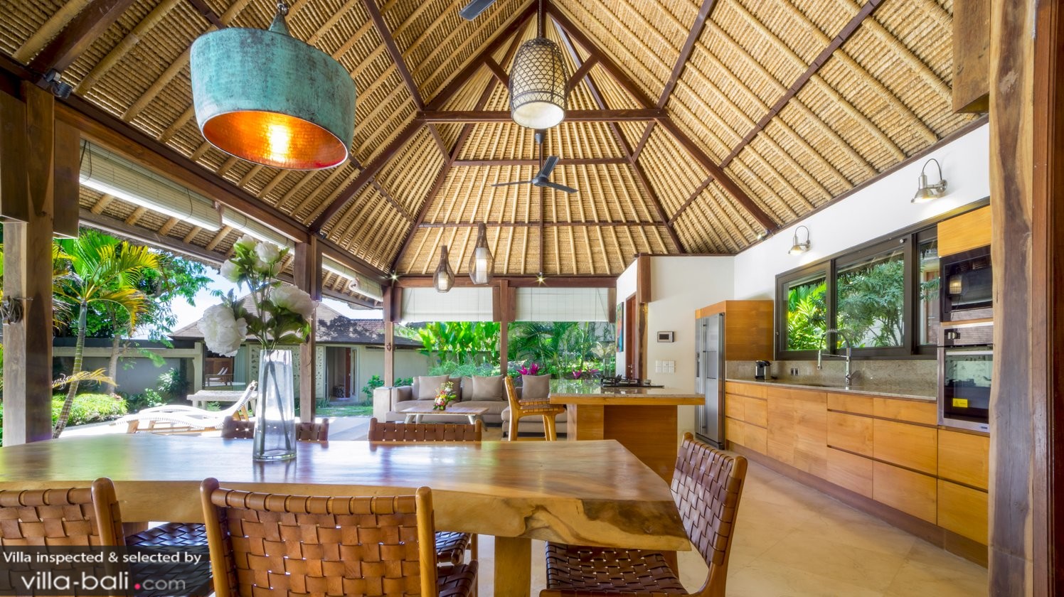  Villa  Kayu  Merah in Uluwatu Bali 3 bedrooms Best 