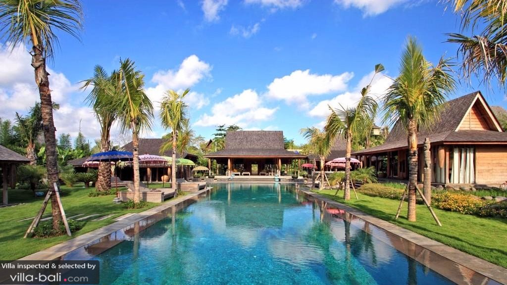  Villa  Kayu  in Umalas Bali  4 bedrooms Best Price 