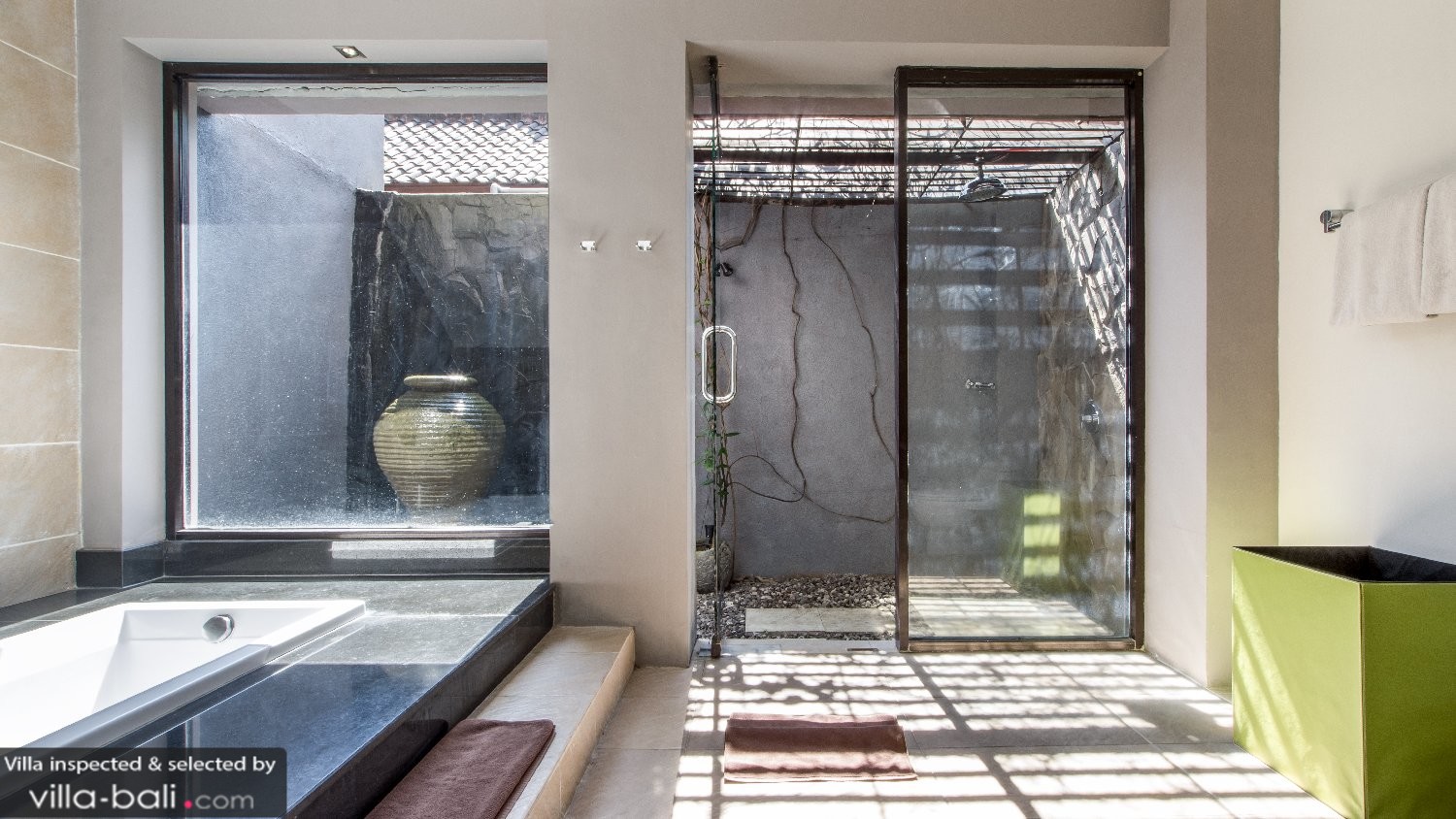 Villa mojo i seminyak, bali 4 sovrum