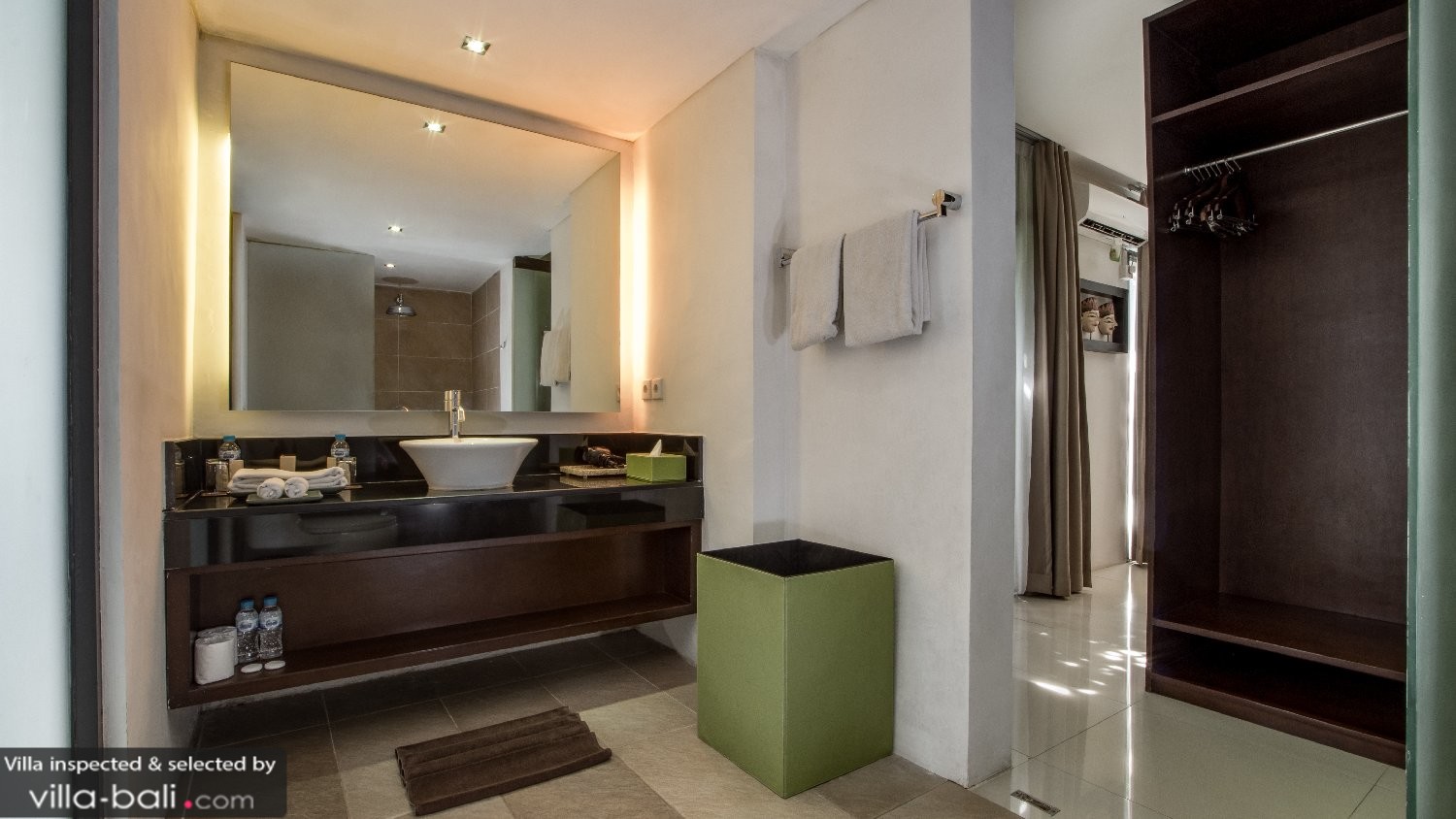 Villa mojo i seminyak, bali 4 sovrum