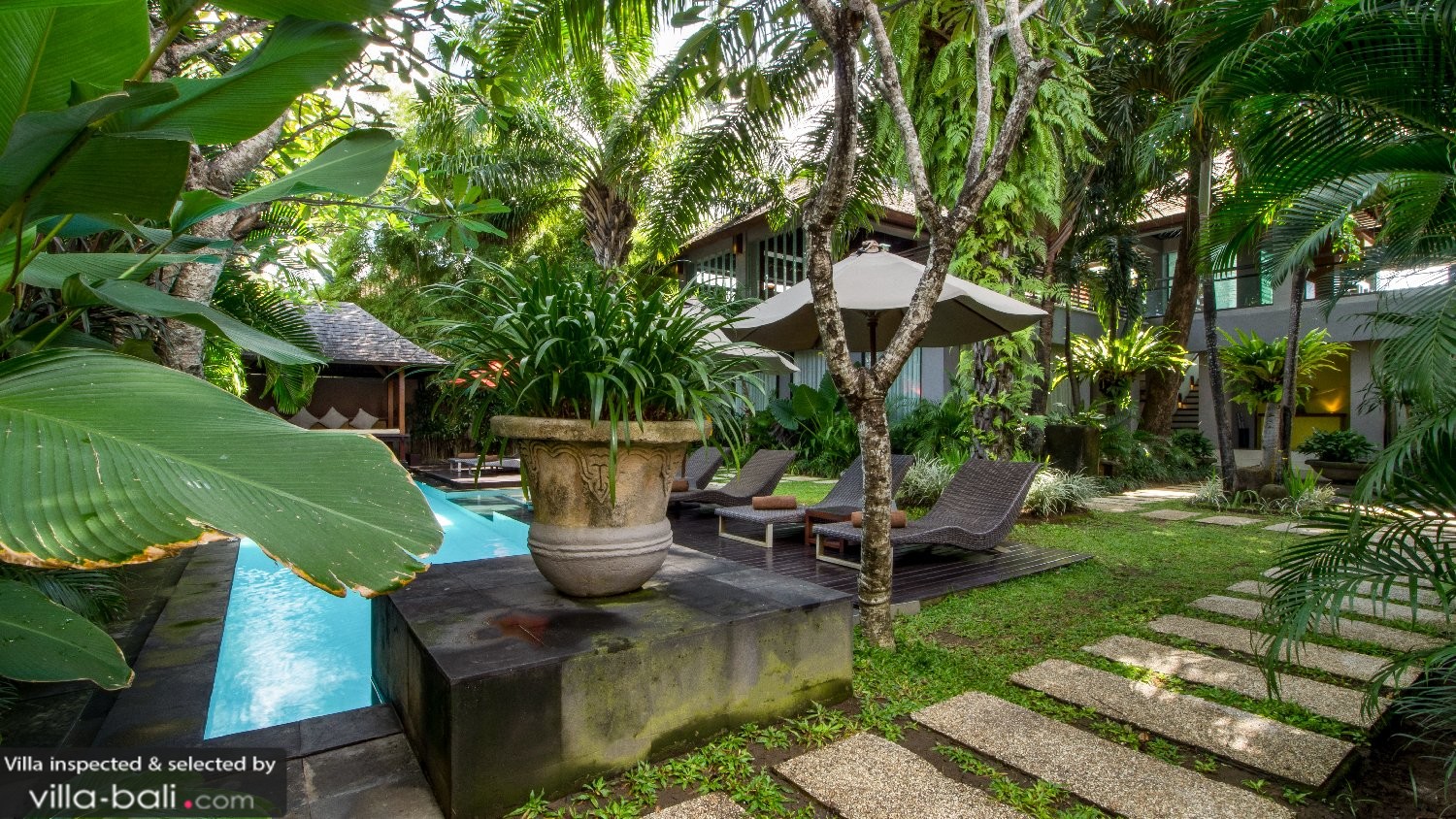 Villa mojo i seminyak, bali 4 sovrum