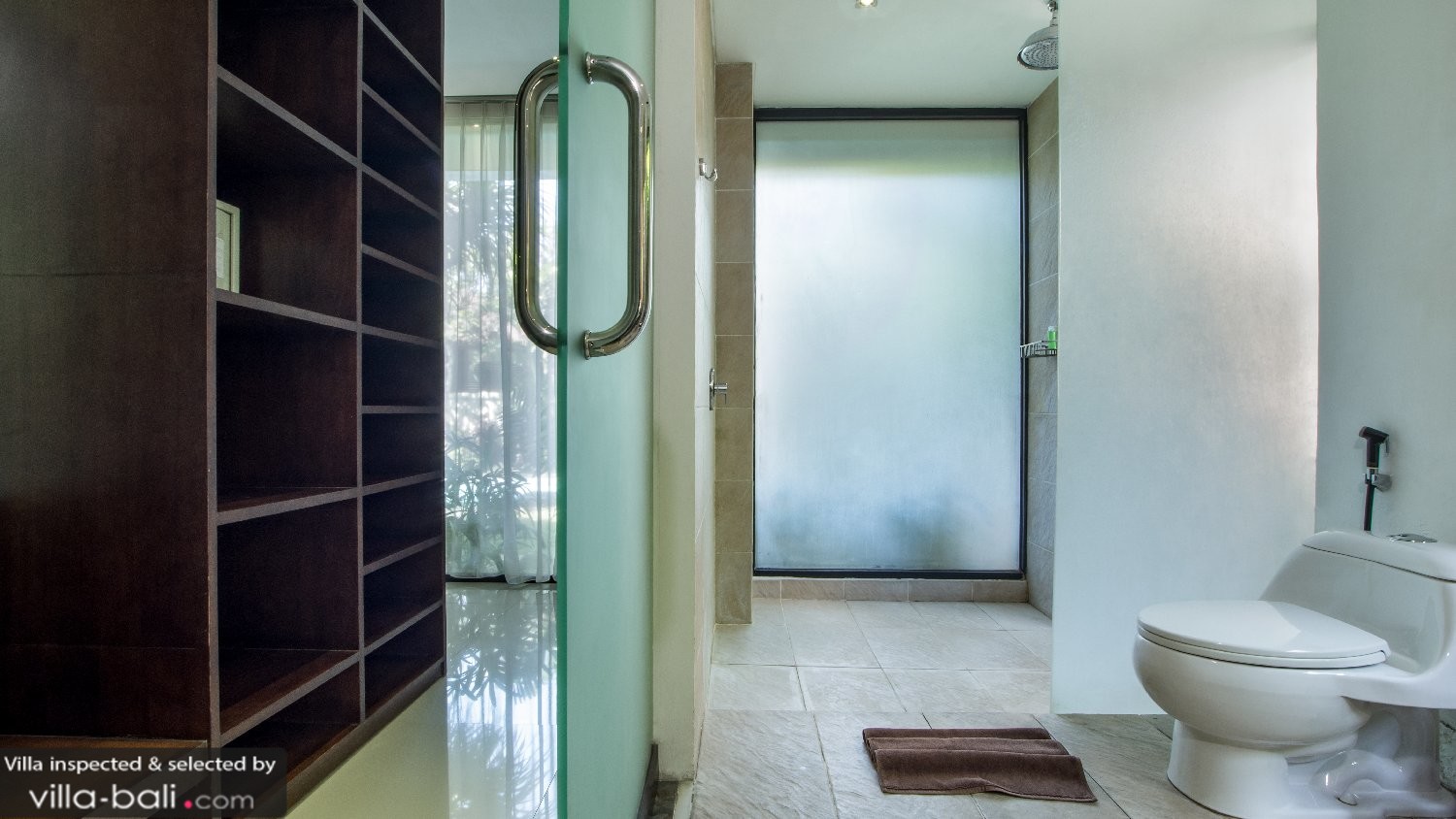 Villa mojo i seminyak, bali 4 sovrum