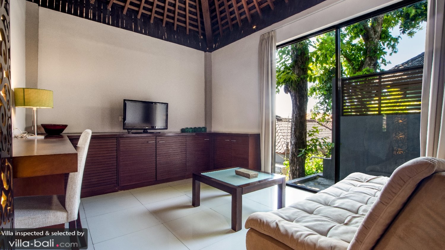 Villa mojo i seminyak, bali 4 sovrum