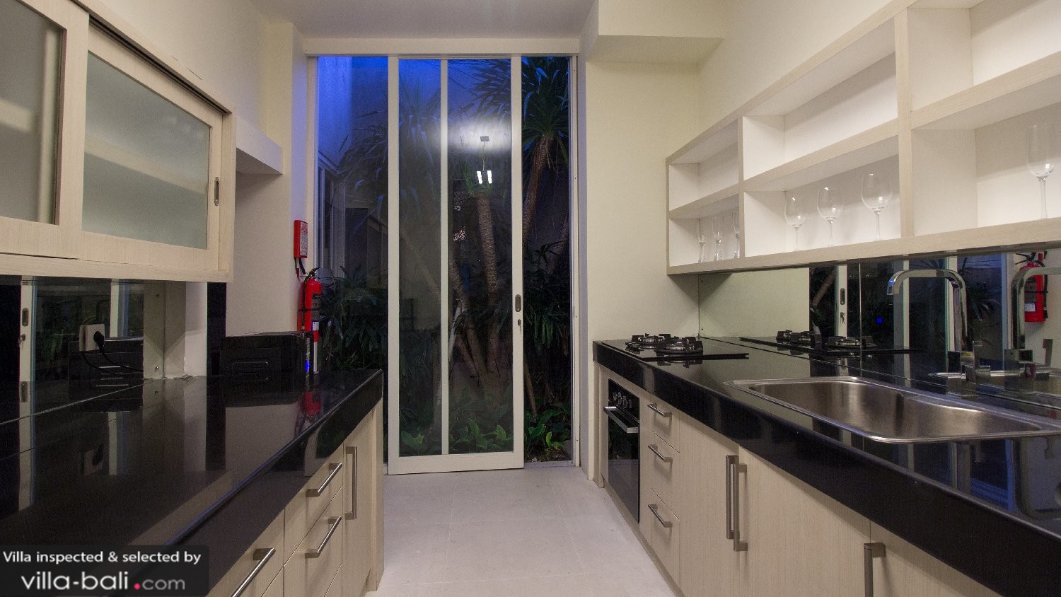 Villa stella seminyak in seminyak, bali 4 slaapkamers Kleuren slaapkamer muur