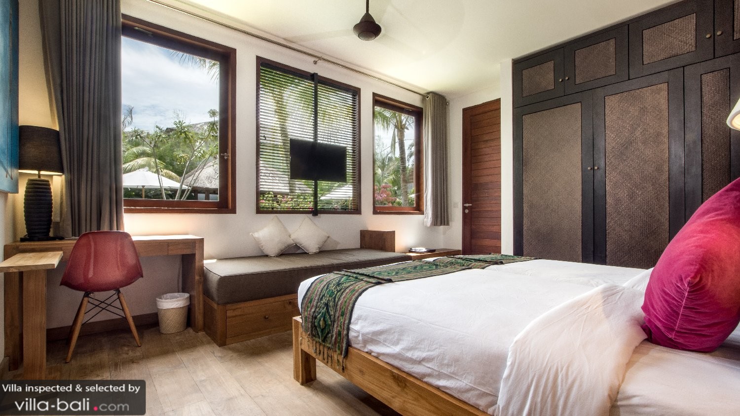 Villa tangram in seminyak, bali 6 schlafzimmer Schwarze möbel design