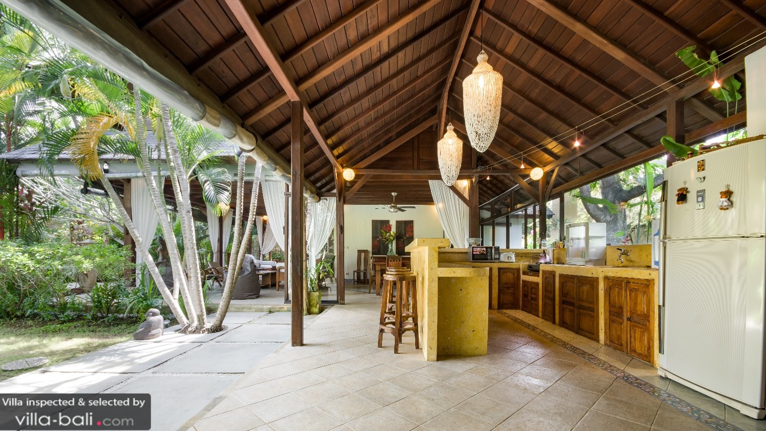 Villa una in seminyak, bali 5 slaapkamers Kleuren slaapkamer muur