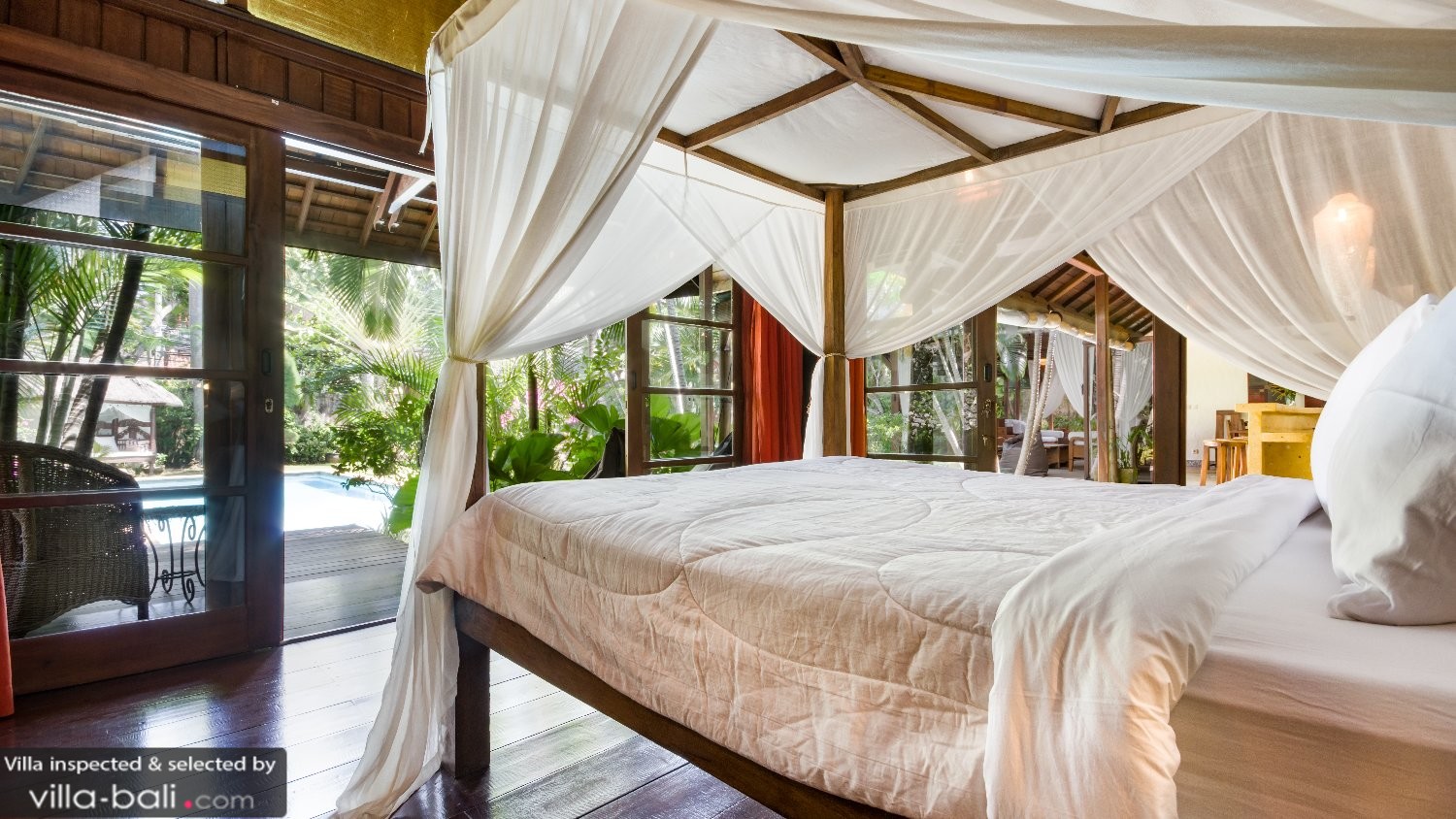 Villa una in seminyak, bali 5 slaapkamers Kleuren slaapkamer muur