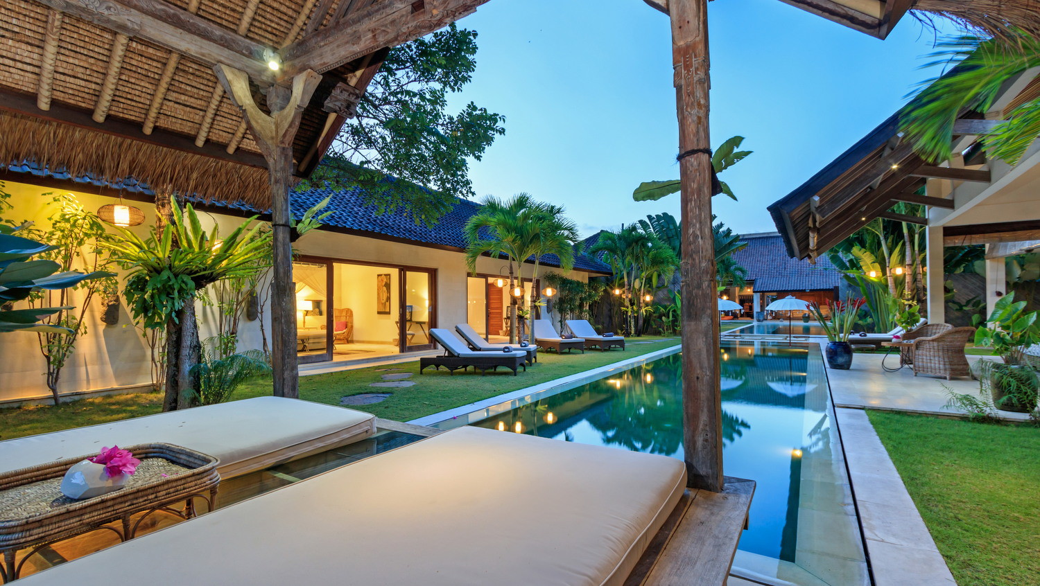 Abaca Villas in Seminyak, Bali - 16 bedrooms - Best Price Guarantee