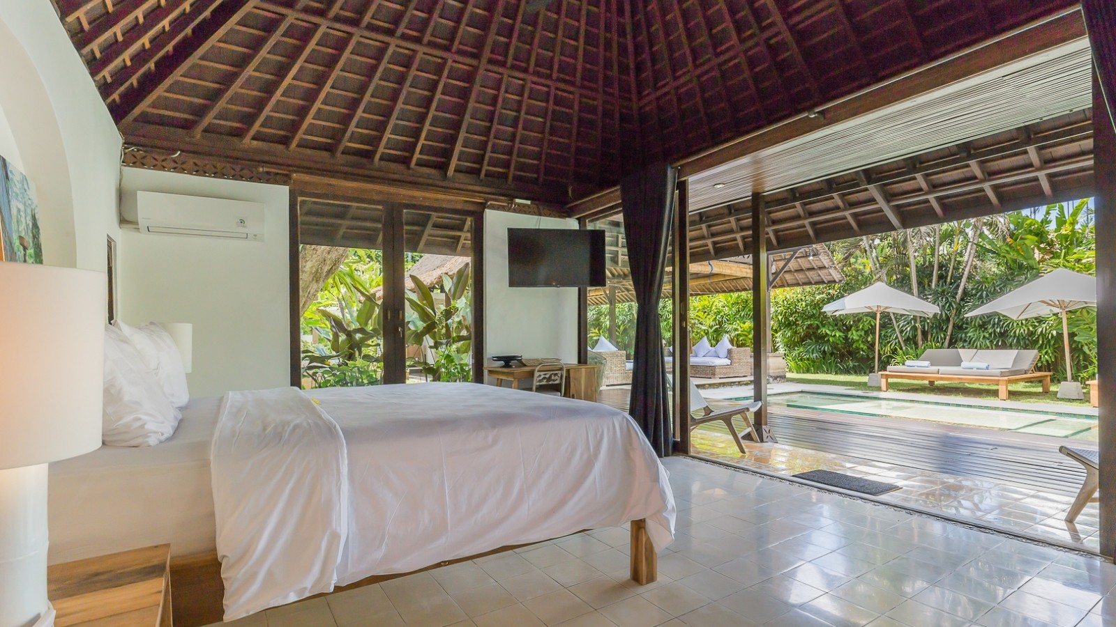 Villa Home in Seminyak, Bali (3 bedrooms) - Best Price & Reviews!