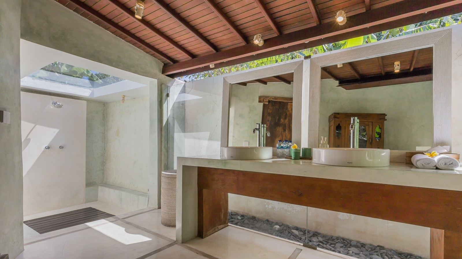 Villa Home in Seminyak, Bali (3 bedrooms) - Best Price & Reviews!