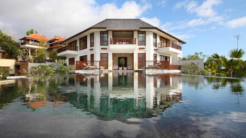 Villa Ali Agung в городе Улувату (Бали), число спален: 4. Лучшие цены с  отзывами!