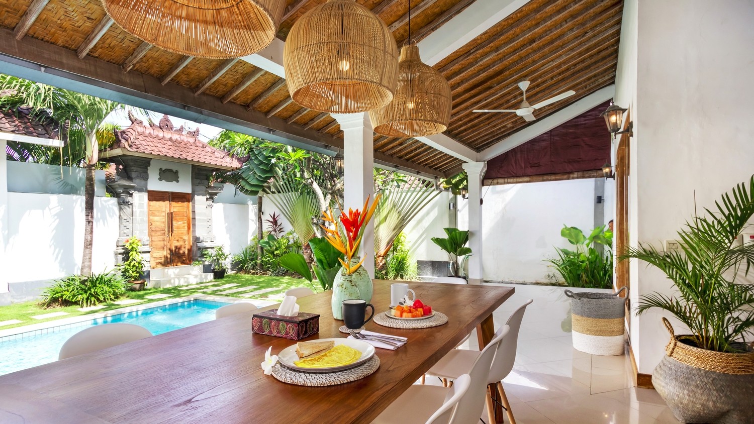 Villa Crystal in Seminyak, Bali (4 bedrooms) - Best Price & Reviews!