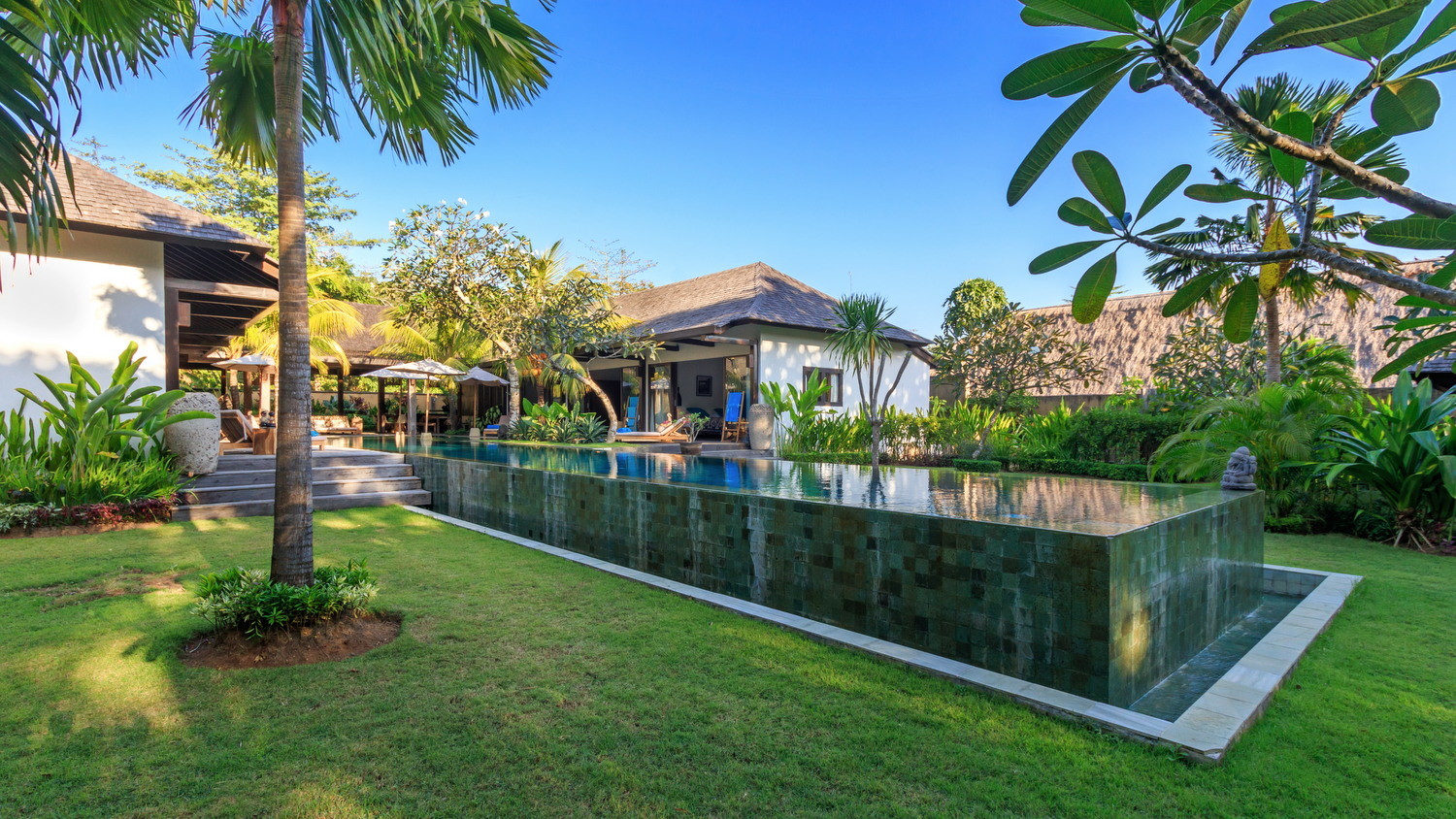 Villa Emile in Uluwatu, Bali - 5 bedrooms - Best Price Guarantee