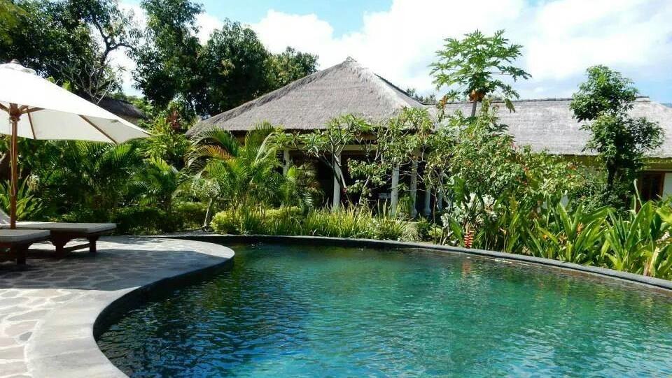  Villa  Kayu  Putih  di Lovina Bali 2 kamar tidur