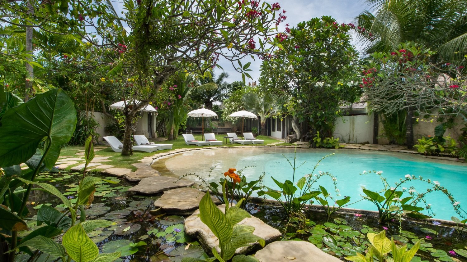 Villa Phinisi in Seminyak, Bali (7 bedrooms) - Best Price & Reviews!