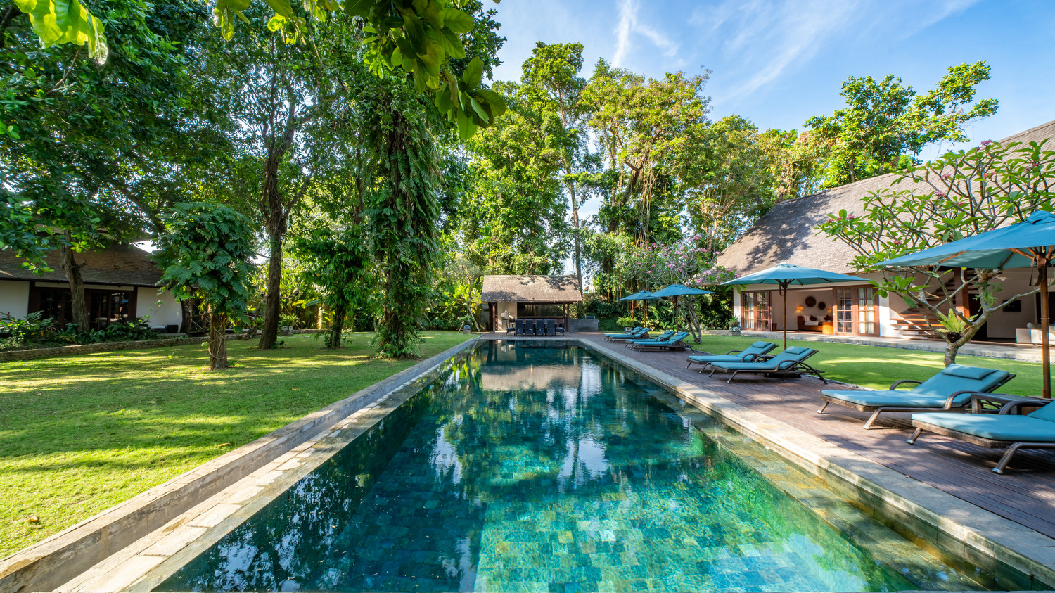 Villa Tirtadari in Kerobokan, Bali - 7 bedrooms - Best Price Guarantee